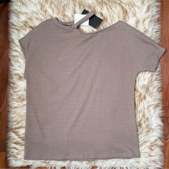 gibsonlook cutout shoulder pucker top - Picture 3 of 6